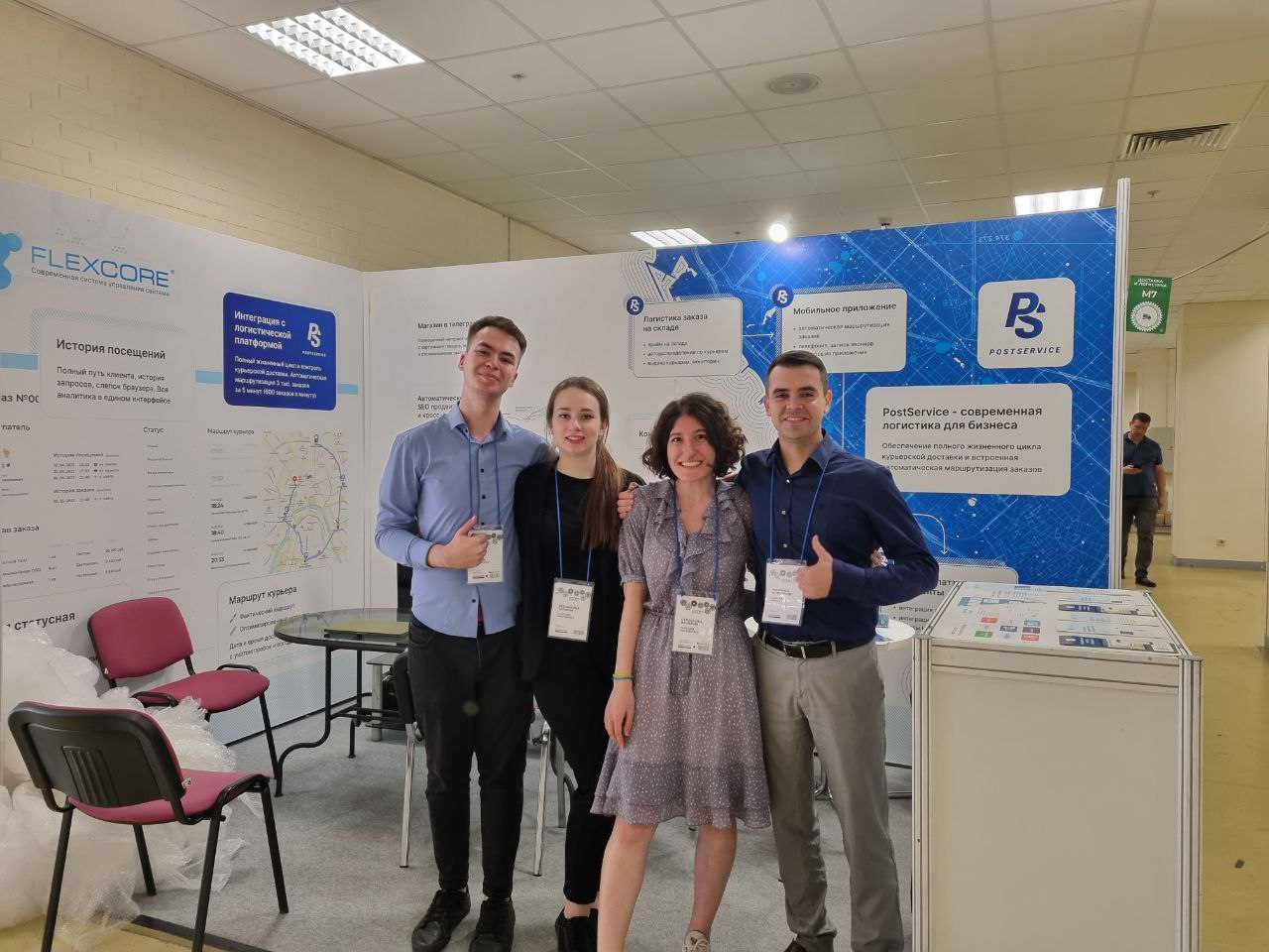 Команда FLEXCORE у стенда PostService на ECOM Expo