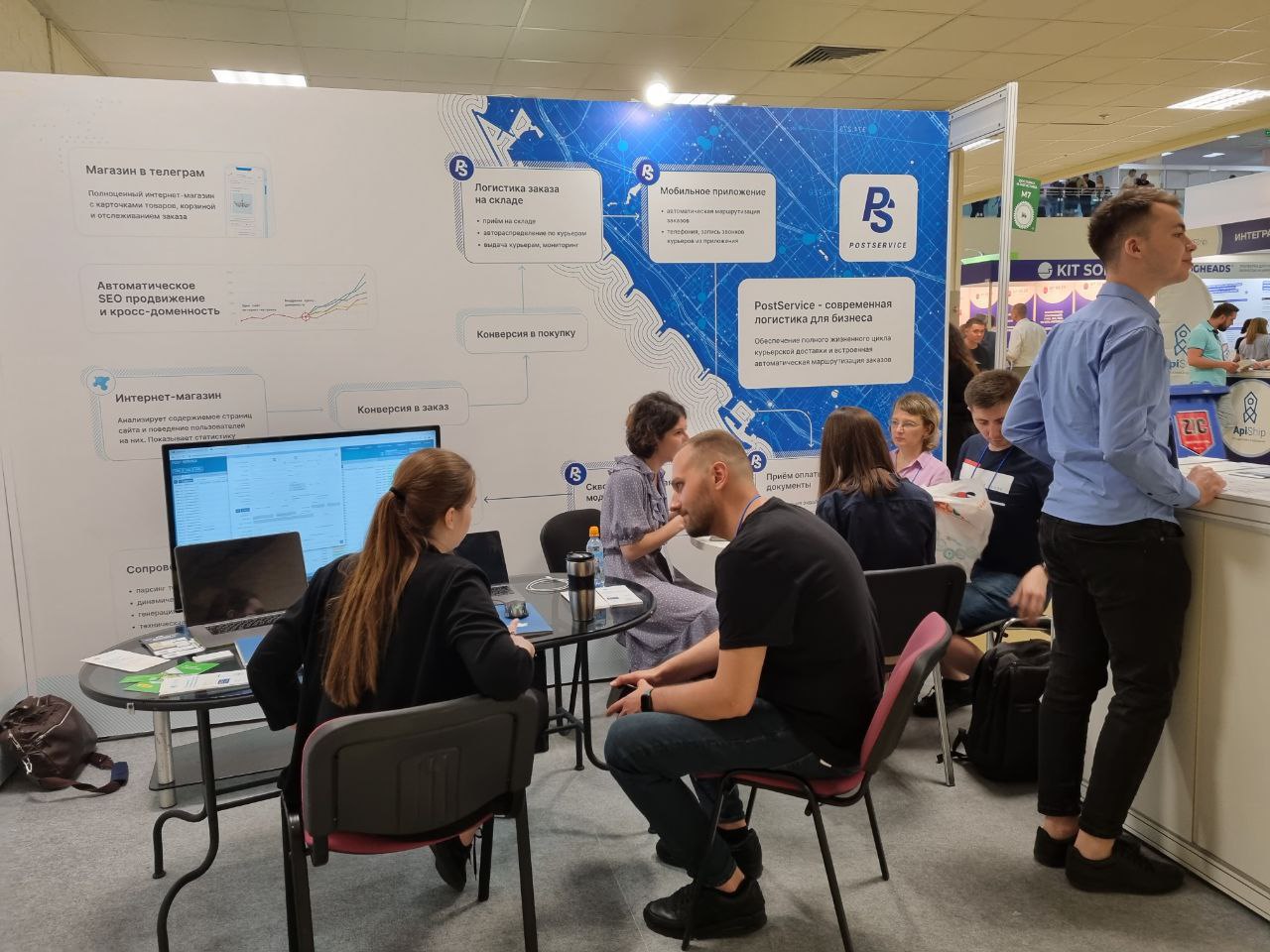 Демонстрация PostService посетителям стенда FLEXCORE на ECOM Expo